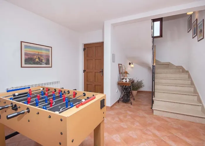 Antonela Villa Divsici