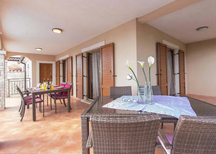 Antonela Villa Divsici